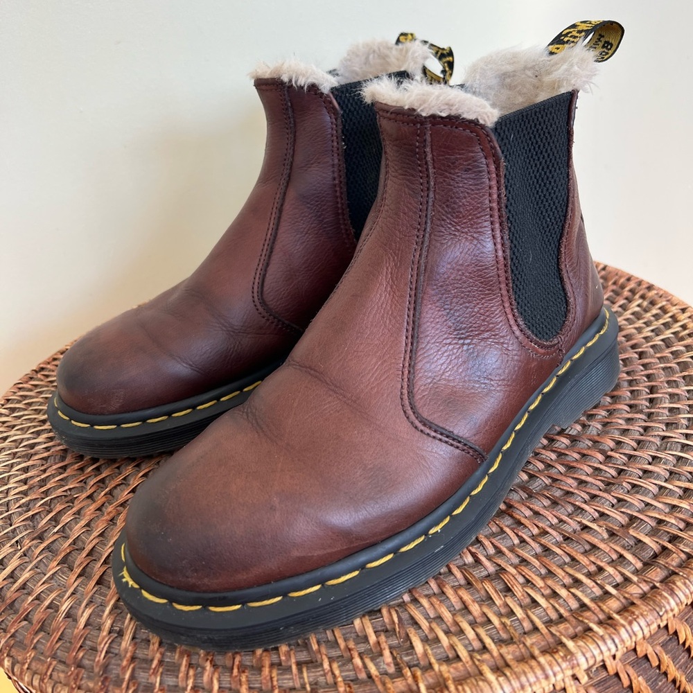 Dr. Martens 2976 Leonore Chelsea Boot. Faux fur size 6 women’s